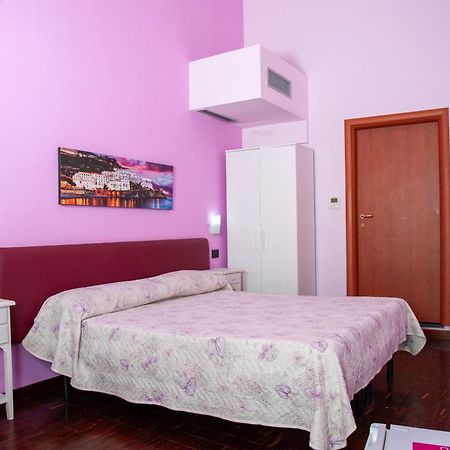 Palazzo Carafa Della Spina Room And Apartment Naples Luaran gambar