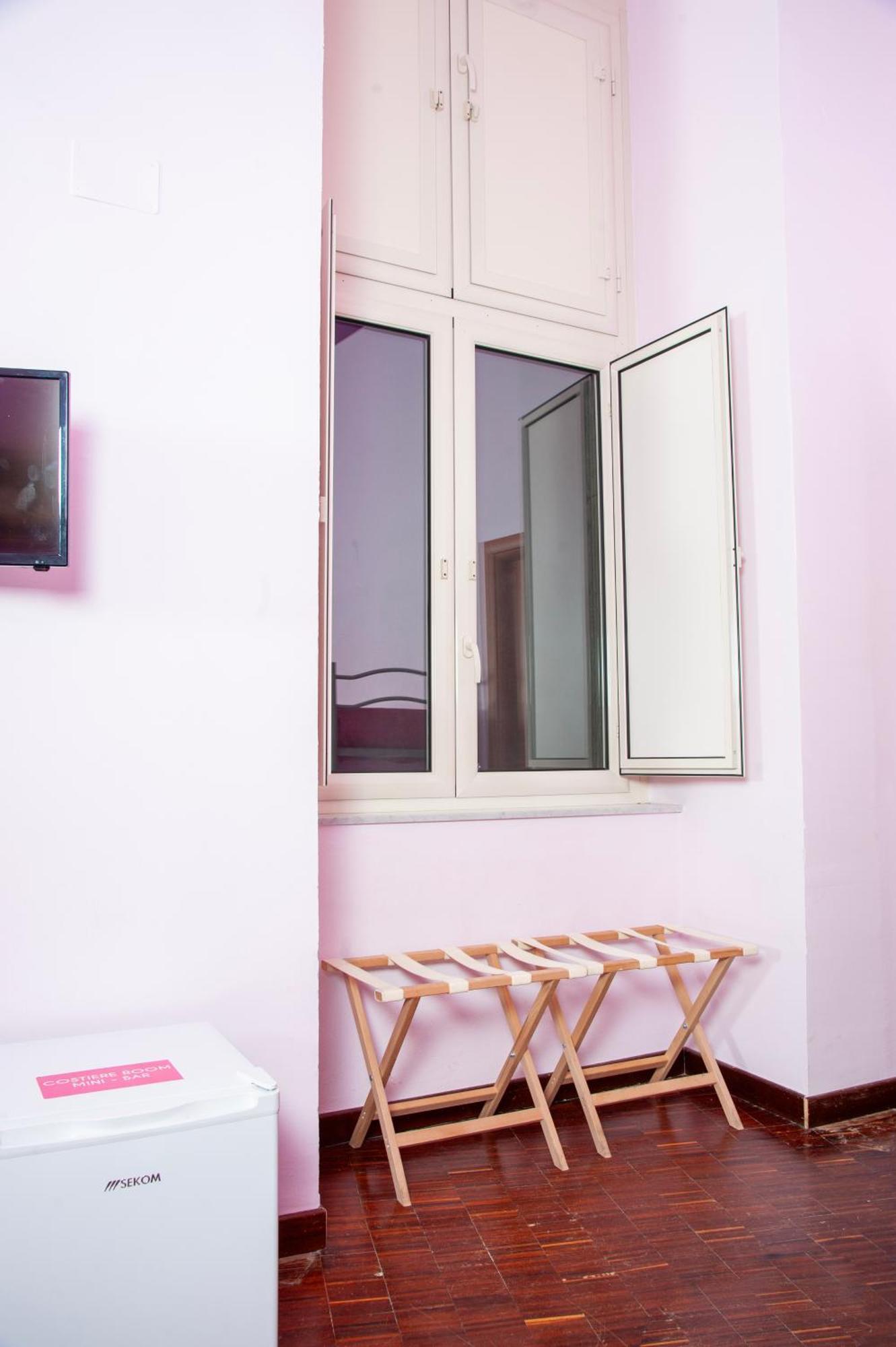 Palazzo Carafa Della Spina Room And Apartment Naples Luaran gambar