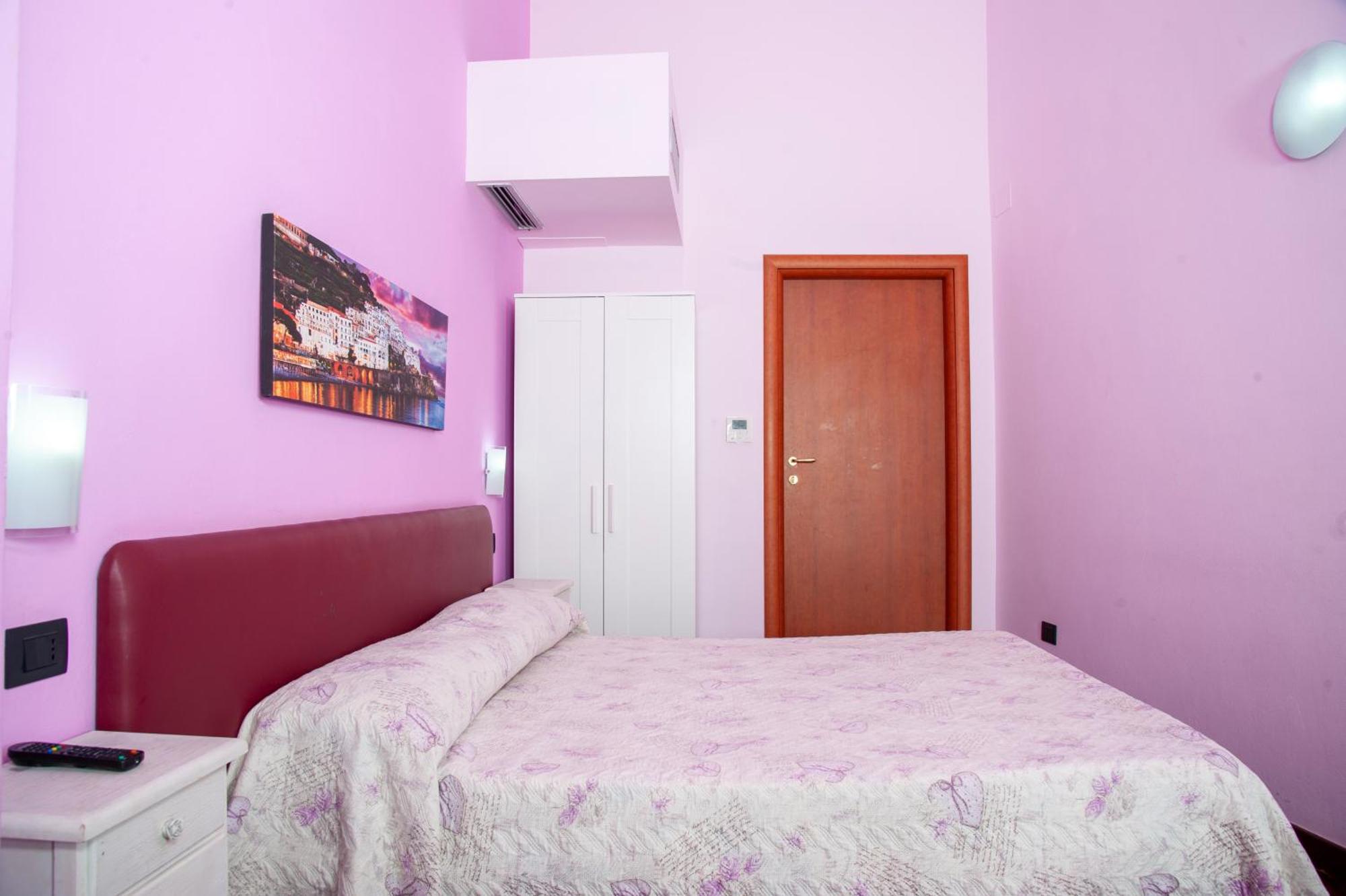 Palazzo Carafa Della Spina Room And Apartment Naples Luaran gambar