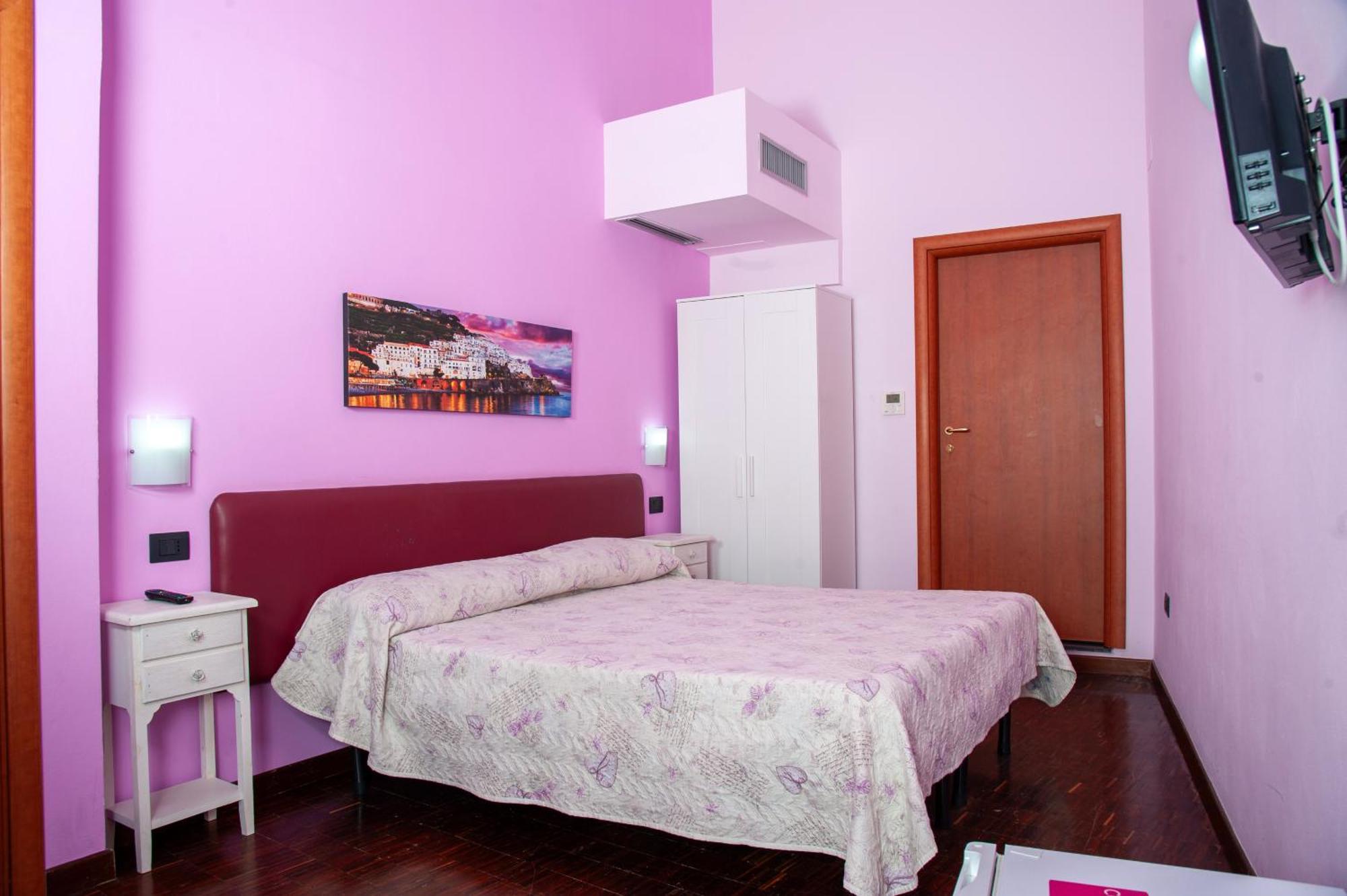 Palazzo Carafa Della Spina Room And Apartment Naples Luaran gambar