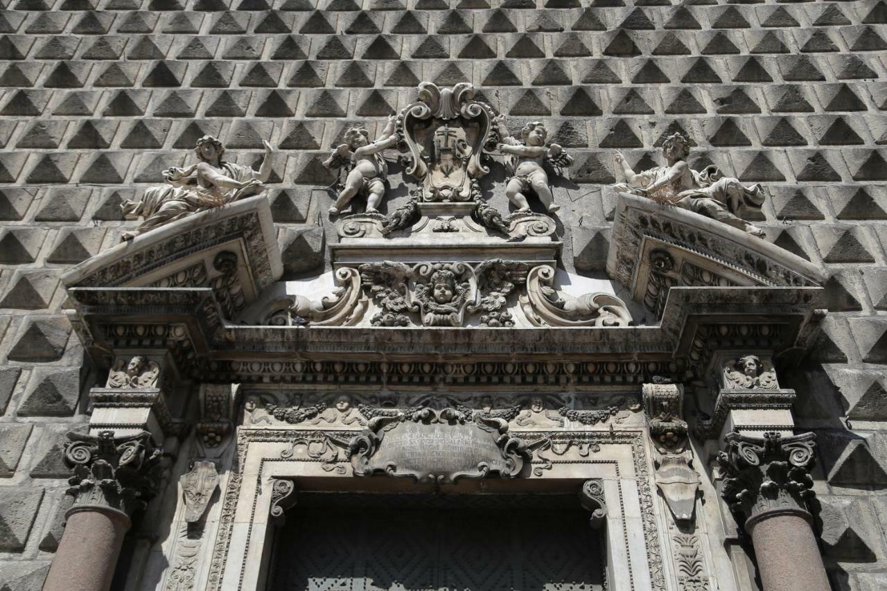 Palazzo Carafa Della Spina Room And Apartment Naples Luaran gambar